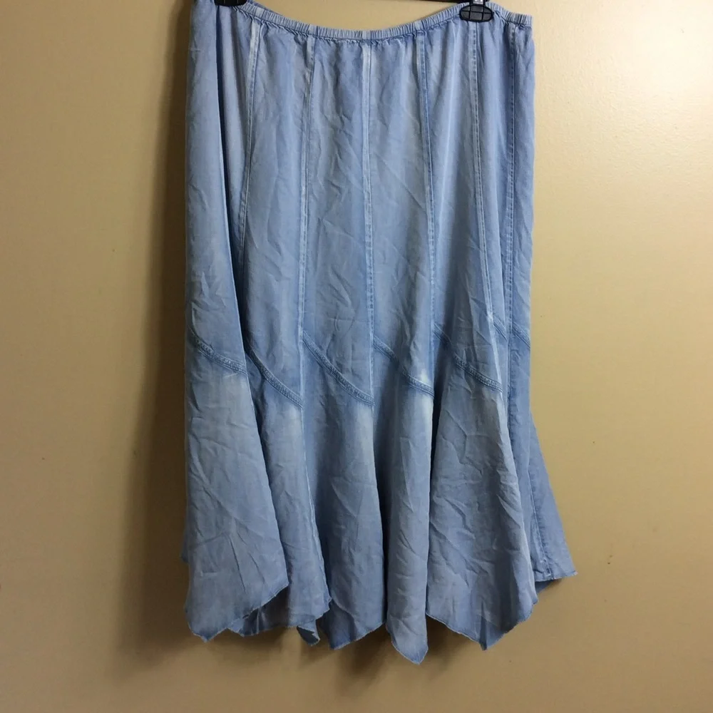 Soft surroundings, lightweight chambray denim skirt. Large.